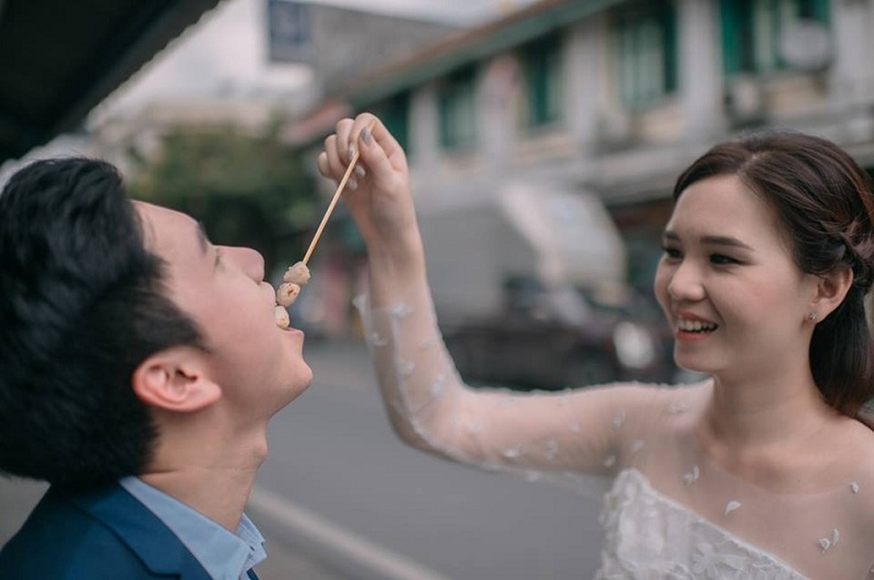 Hài hước bộ ảnh cưới "mê ẩm thực" của cặp đôi Thái Lan | Báo Dân trí