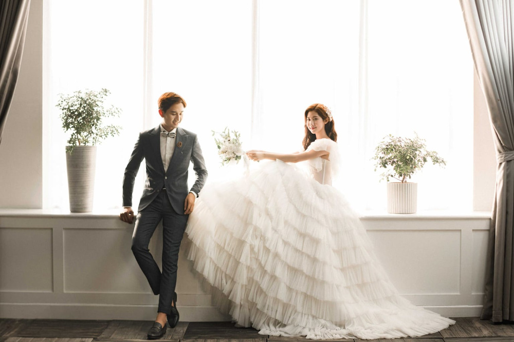 TOP 7 ý tưởng chụp ảnh cưới trong studio đẹp nhất cho cặp đôi - Vua Nệm